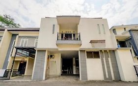 OYO Flagship 90502 Holistay Malang New